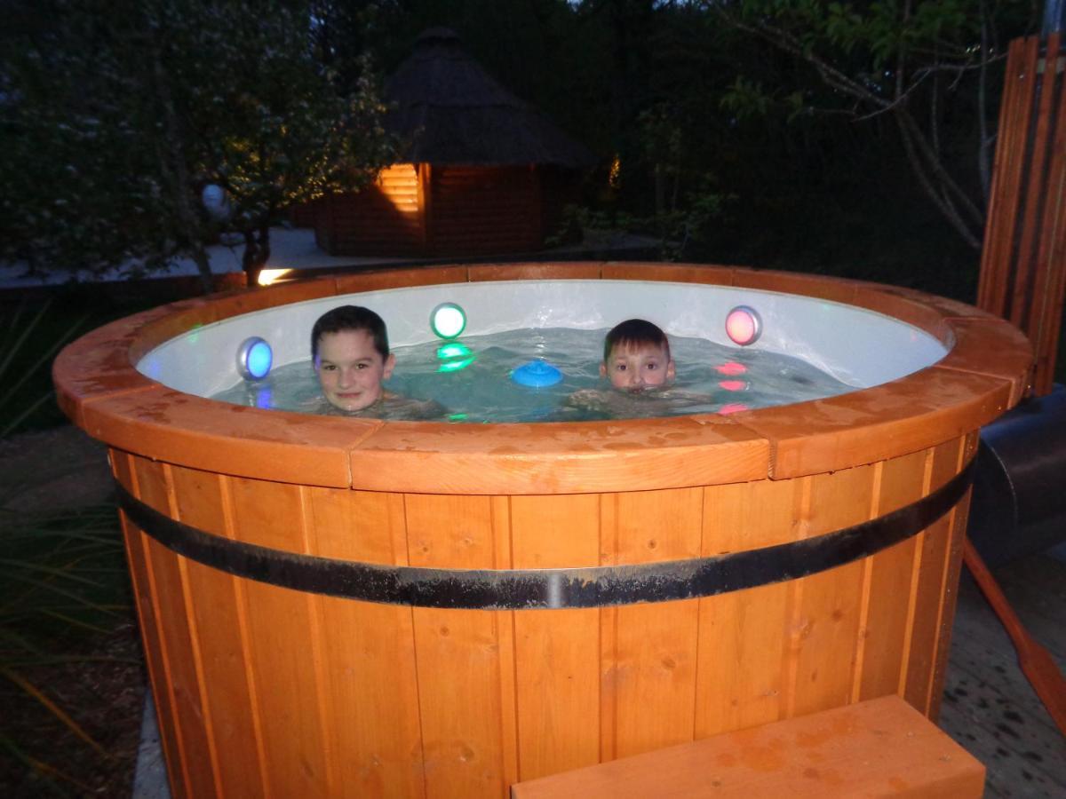 Tonn"O Loisirs Villa Servel Екстериор снимка